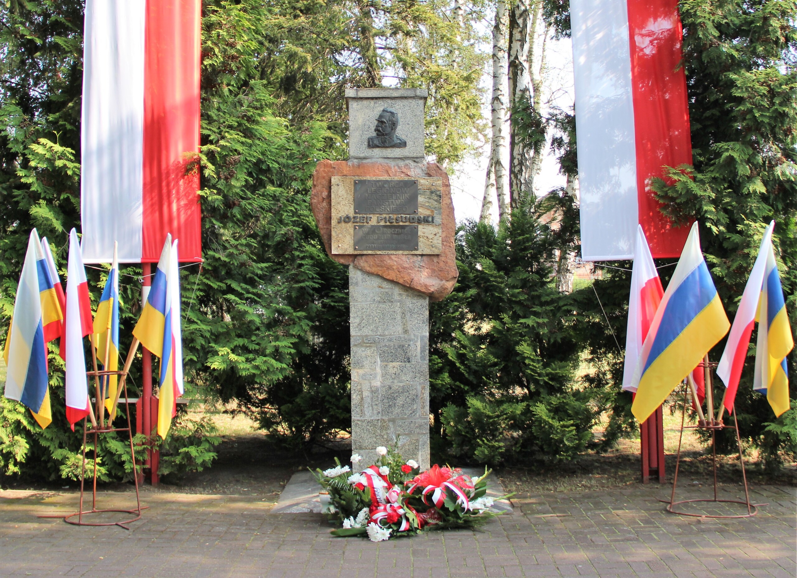 Pomnik Marszałka Józefa Piłsudskiego w Białej